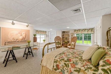 0.49l 38 Bridle Way Saddle River NJ Cozy Cottage Bedroom Retreat