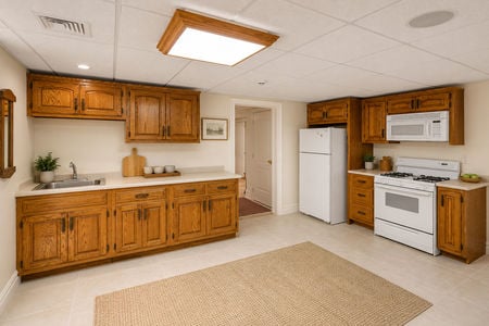 0.49m 38 Bridle Way Saddle River NJ Oak Kitchen with Hallway View