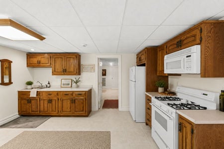 0.49n 38 Bridle Way Saddle River NJ Warm Oak Kitchen with Hallway View