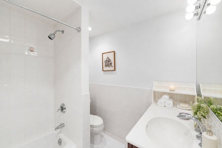0.49o 38 Bridle Way Saddle River NJ Bathroom