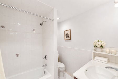 0.49o 38 Bridle Way Saddle River NJ Bright Minimalist Bathroom Retreat