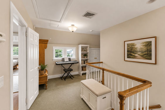 0.52 16 N Brae Bright Neutral Upstairs Landing