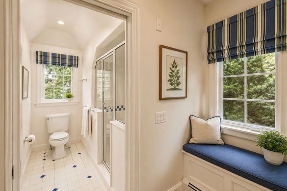 0.54 16 N Brae Bright Cottage Bathroom and Window Seat Nook