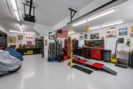 0.54 38 Bridle Way Saddle River NJ Organized Vintage Motorcycle Workshop