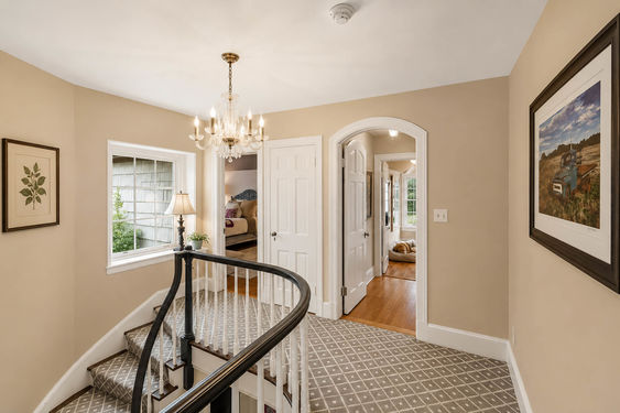 0.55 16 N Brae Warm Traditional Stairway Landing