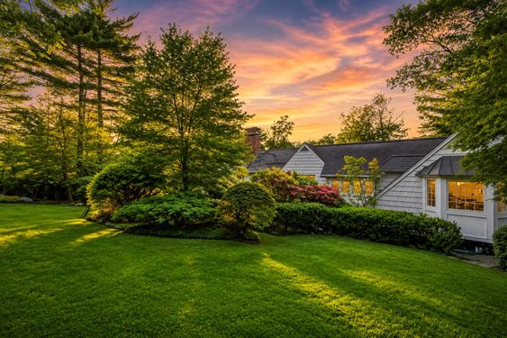 0.68 16 N Brae Sunset Garden Cottage Retreat