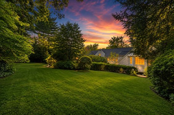 0.69 16 N Brae Sunset Glow in a Garden Retreat