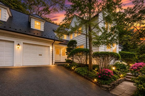 0.72 16 N Brae Warm Colonial Home at Sunset