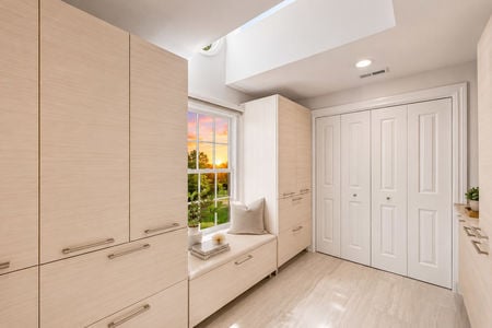 32. 108 Briariwood Sunlit Minimalist Mudroom Retreat