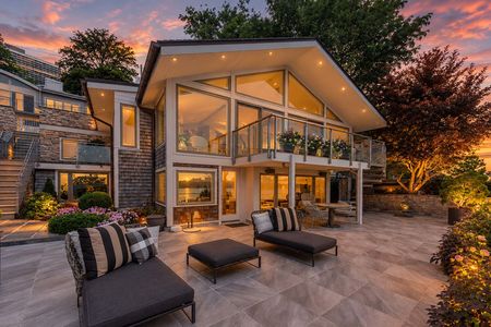 46. 23 Shore Twilight Luxury Lakeside Retreat