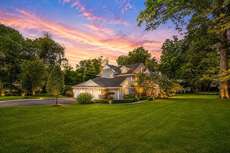 86. 108 Briarwood Side yard