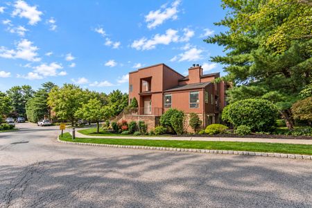 0.06 Townhouse 2 Sutton Place Englewood NJ-56