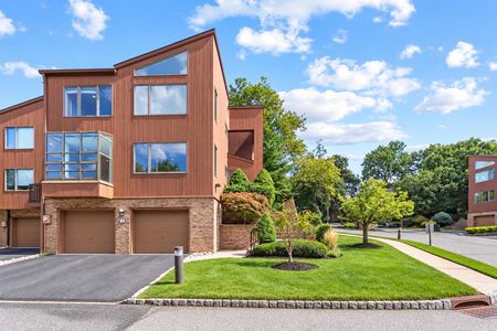 0.11 Townhouse 2 Sutton Place Englewood NJ-53