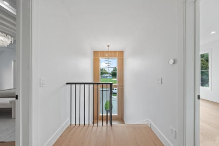 30 2nd Level Landing 44 Spottswood Rd Glen Rock
