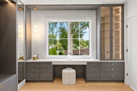 38 Primary Makeup Station