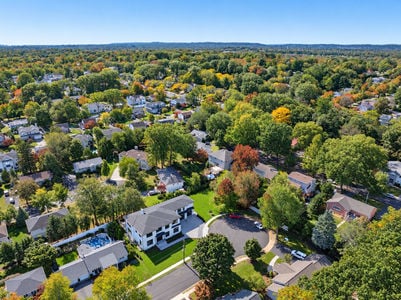 02 Woodcrest CulDeSac in Paramus NJ Proper
