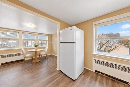 16 dinig are 46 Laurel St, Ridgefield Park