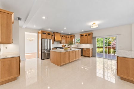 18 kitchen w no backsplash