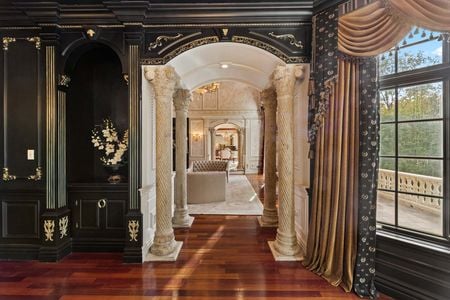 19 rotunda room