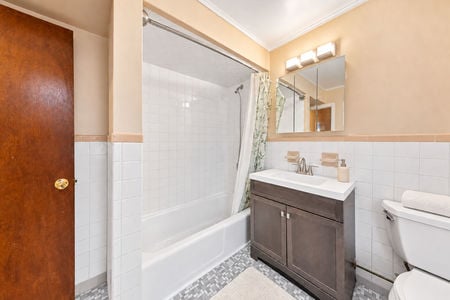 20 bathroom 46 Laurel St, Ridgefield Park