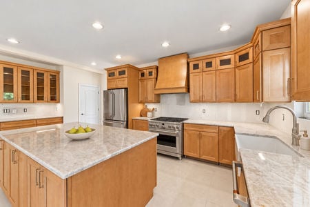 21 kitchen no backsplash