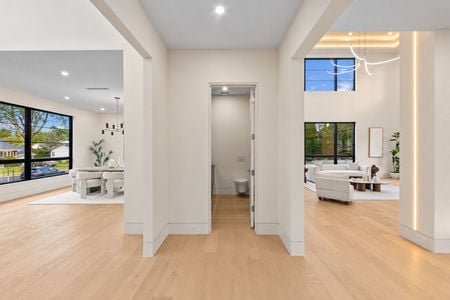 29 236 WoodCrest Paramus NJ