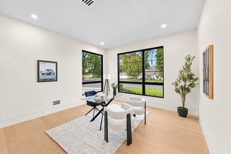 33 236 WoodCrest Paramus NJ