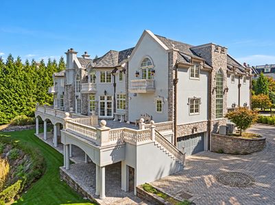 4 Castle at 117 Truman Dr, Cresskill NJ