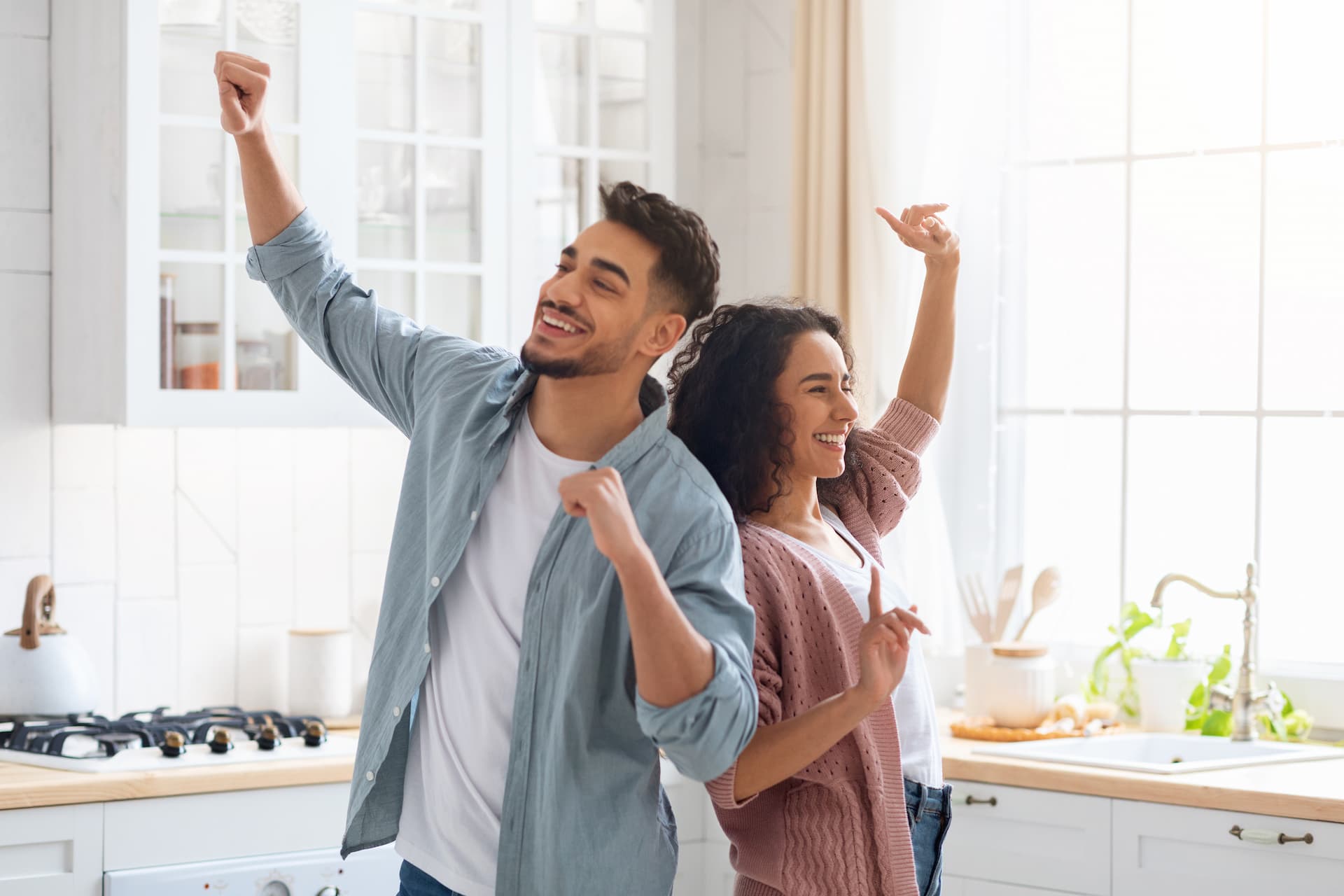 happy-couple-in-a-kitchen