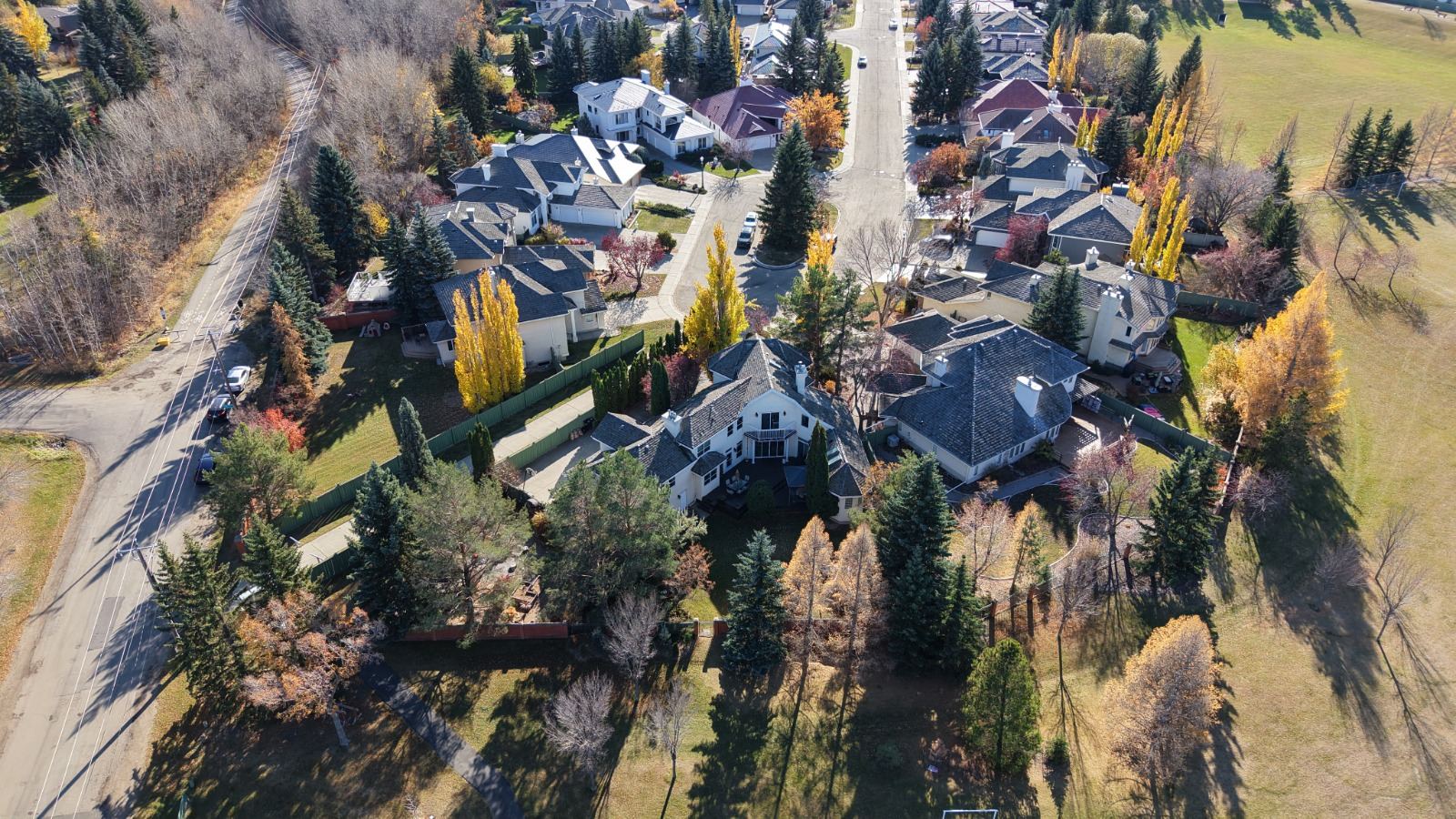 Aerial view of the cul-de-sac, with the ravine on one side and open parkland on the other.