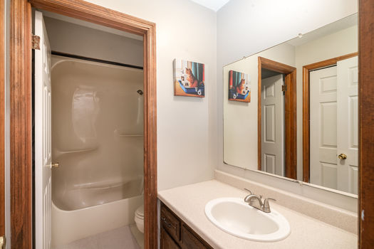 022_1111_raintree_dr_32-edit_198