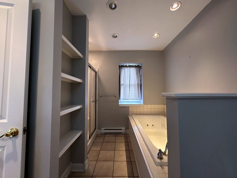 Bathroom 2-2