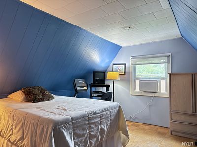 Upstairs Bedroom 2
