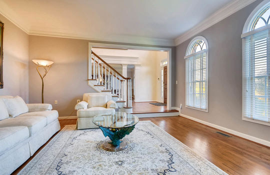 506-Pond-View-Ln-Cockeysville-large-005-16-Living-Room-1499&#215;1000-72dpi