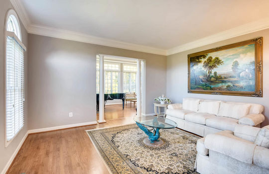 506-Pond-View-Ln-Cockeysville-large-006-17-Living-Room-1500&#215;1000-72dpi