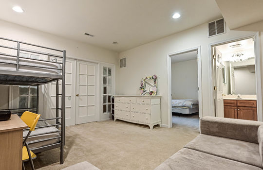4682 Carisbrooke Ln-43