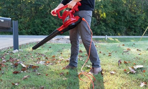 잔디 깍을때, 낙엽 부는 기계 사용시