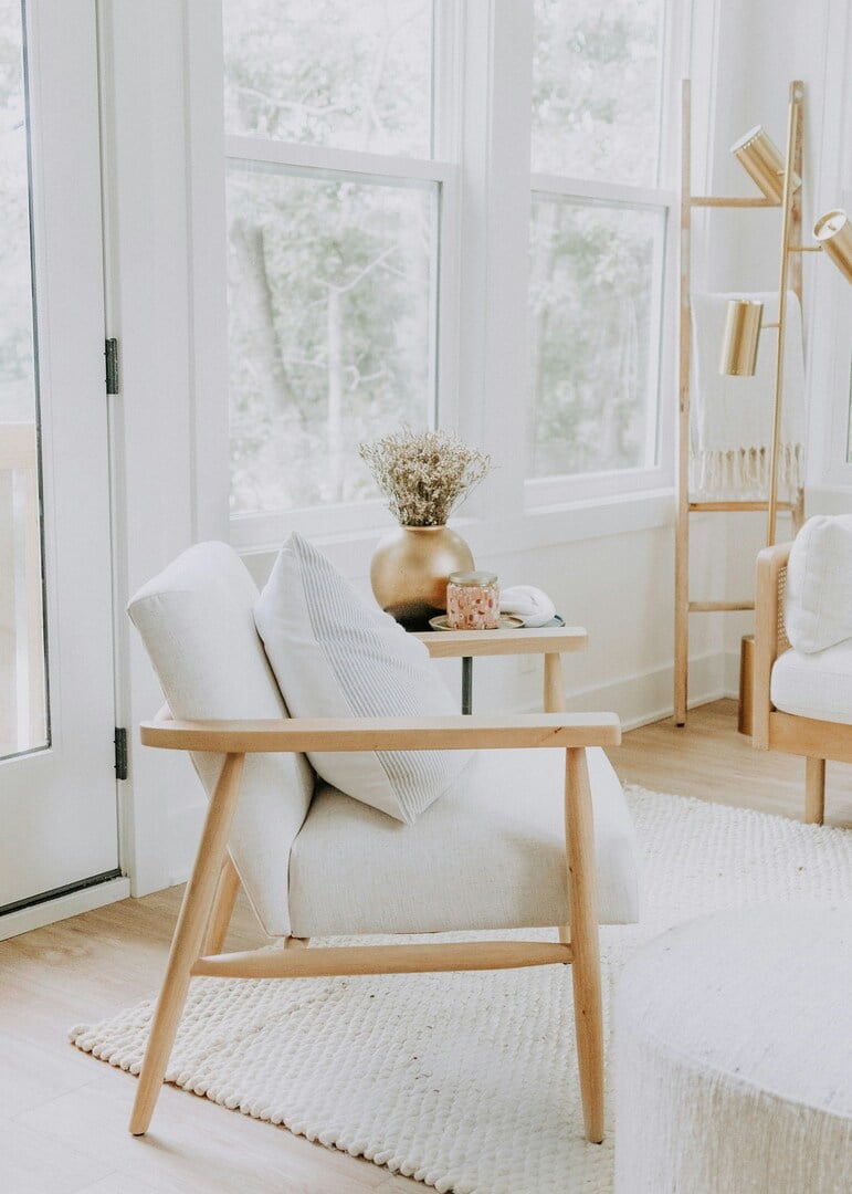 bright-white-sitting-chair