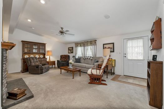 5074080-54662B09-0BDE-44E8-9B90-9EB871112313