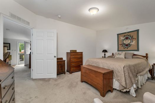 5074080-86CFD2F9-9CC2-4891-9B48-F6E8225D8E3E