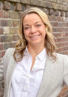 Danielle Neville Headshot