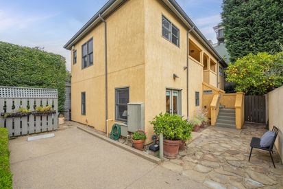 002-4926-desmond-street.84622.p2k.004.web