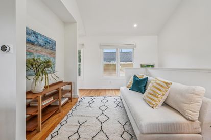 006-4926-desmond-street.84622.p2k.012.web