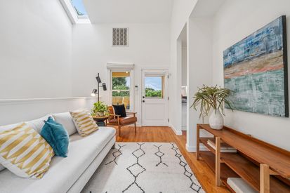 009-4926-desmond-street.84622.p2k.015.web