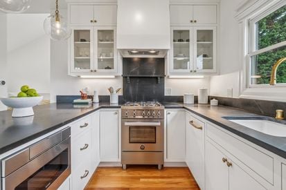 025-4926-desmond-street.84622.p2k.032.web