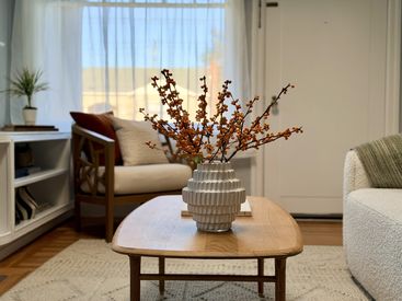 livingroom flowers shot