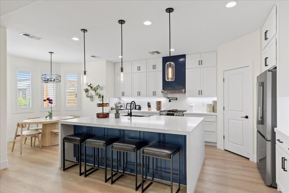 021-AVIA Media Group_12233 Olivetta Ct_020