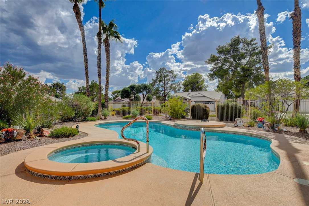 Backyard pool and spa combo at 5020 Pacific Grove Drive in Los Prados