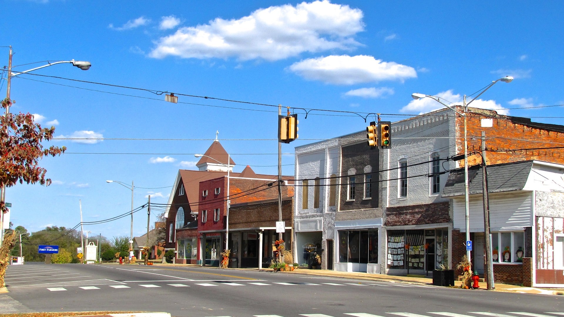 Main Street storefronts in Mount Pleasant, TN