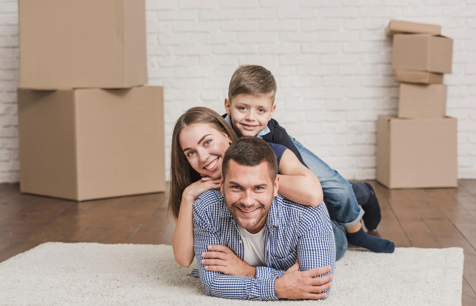 happy-family-moving-day